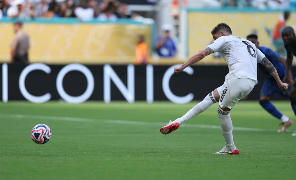 英雄联盟手游鳄鱼装备和天赋怎么选